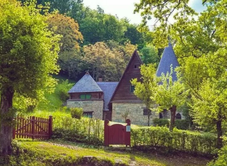 Cetatea Corbului, Romania, Romania
